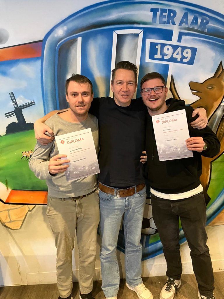 Trainers TAVV 2 slagen voor Voetbalcoach 1 Senioren!